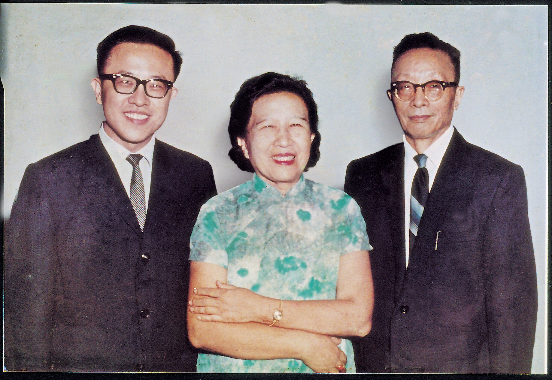 1959年9月出國前夕,與雙親在台北合影。