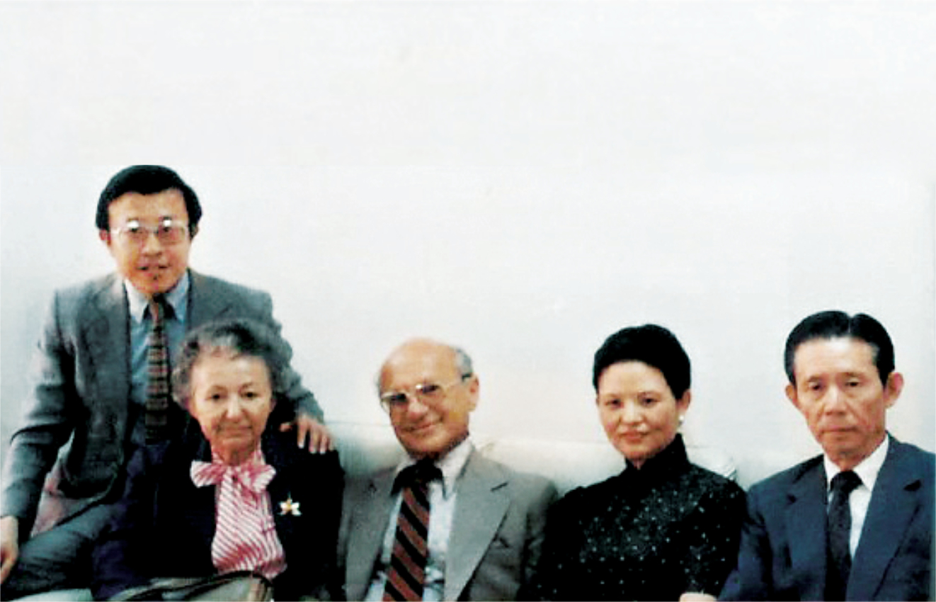 1981年8月,王永慶夫婦(右起)與諾貝爾獎得主傅利曼夫婦在台北生活素質研究中心合影。
