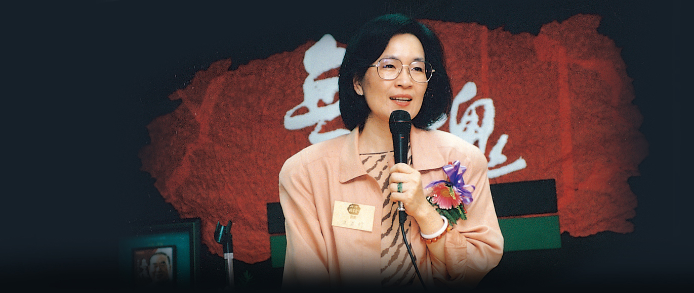 1994年時任《遠見》總編輯王力行親自訪問郝柏村，撰述出版《無愧》一書，創下台灣出版史上45天銷售18萬冊的紀錄。
